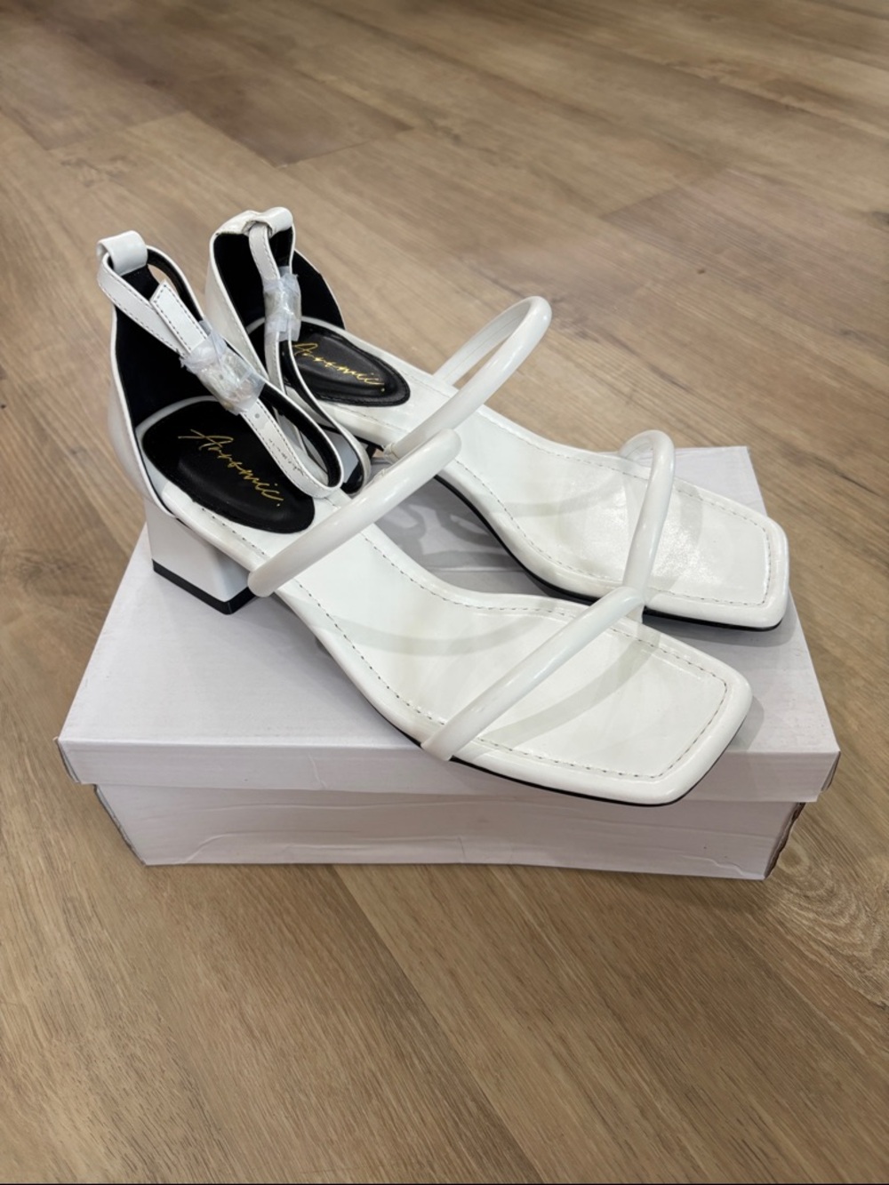 NEW Women’s Arromic Square Toe Sandals - Picture 5 of 6